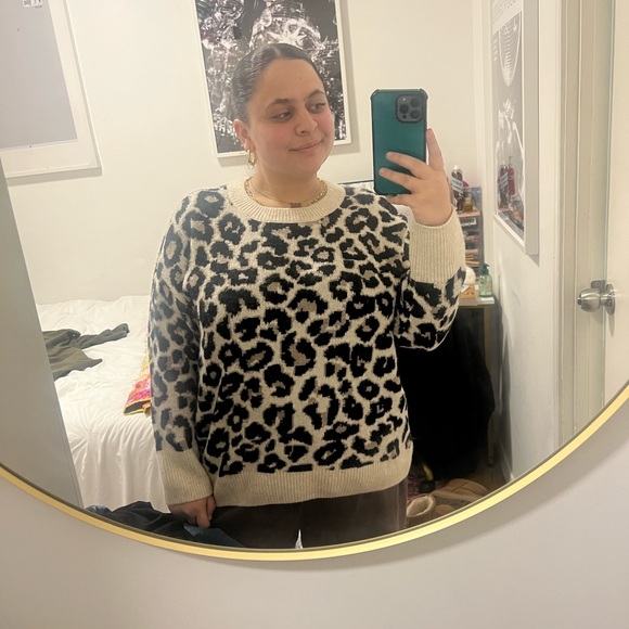 Vince Camuto Cheetah Print Sweater - Picture 2 of 4